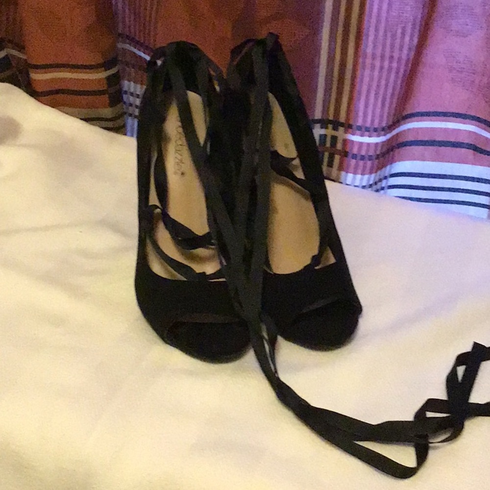 Shoes - Picture 4 of 4